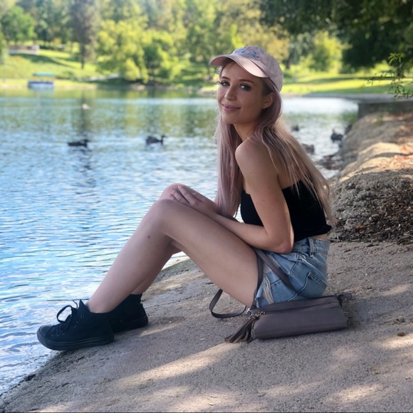 Meet your Posher - Picture 4 of 4